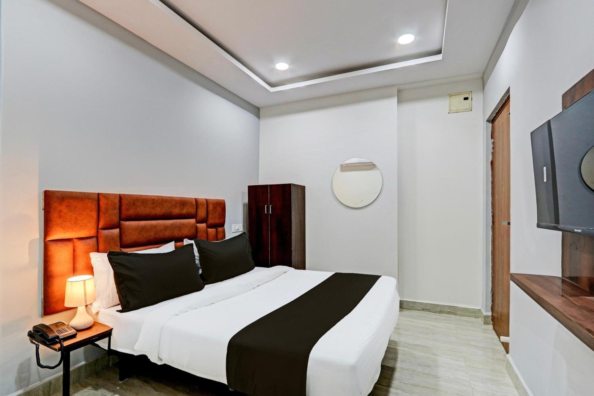 Super Hotel O Lavish Tranquil Hyderabad Eksteriør billede