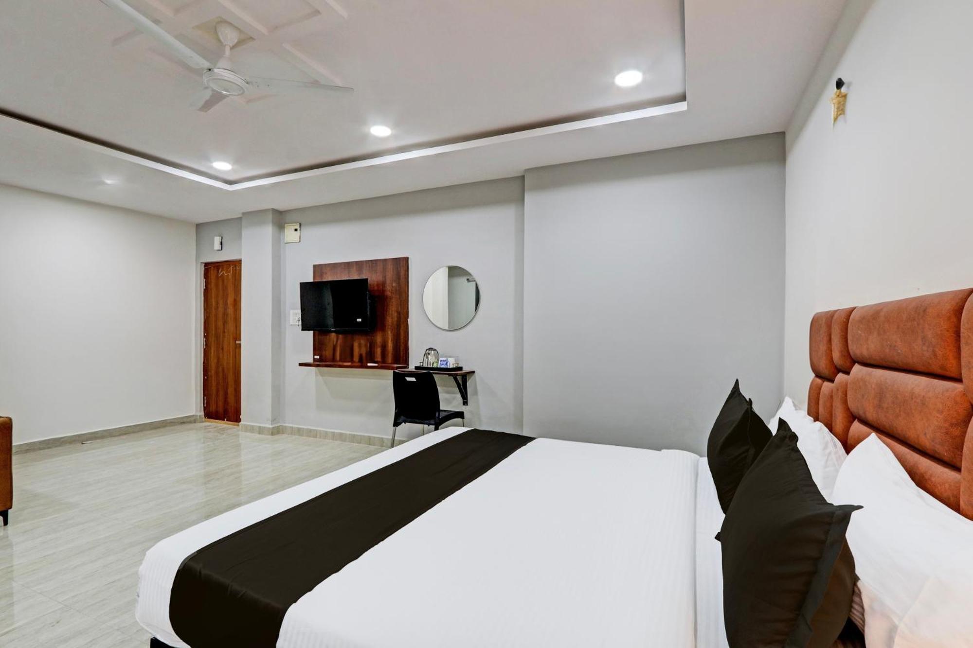 Super Hotel O Lavish Tranquil Hyderabad Eksteriør billede
