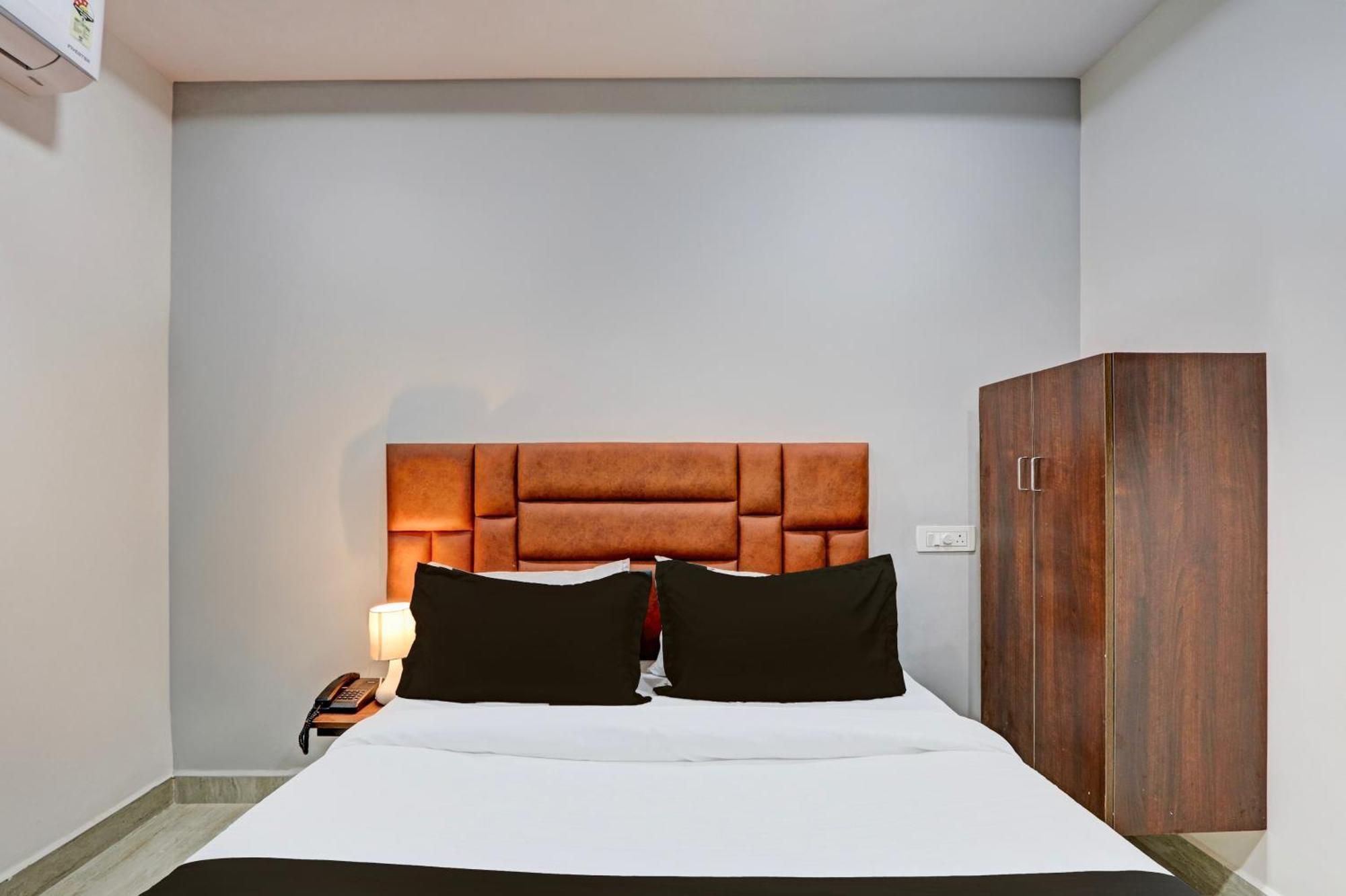 Super Hotel O Lavish Tranquil Hyderabad Eksteriør billede