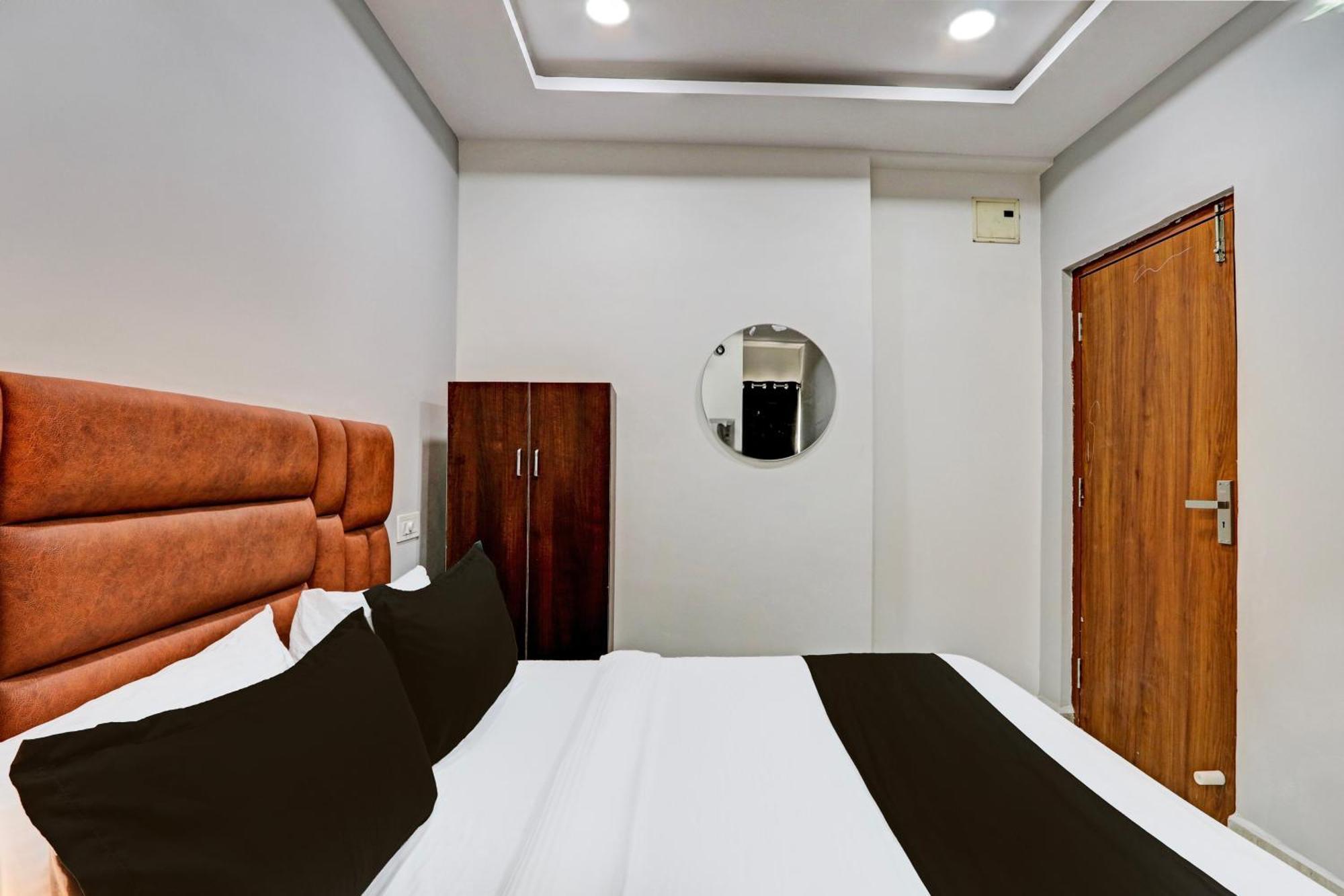 Super Hotel O Lavish Tranquil Hyderabad Eksteriør billede