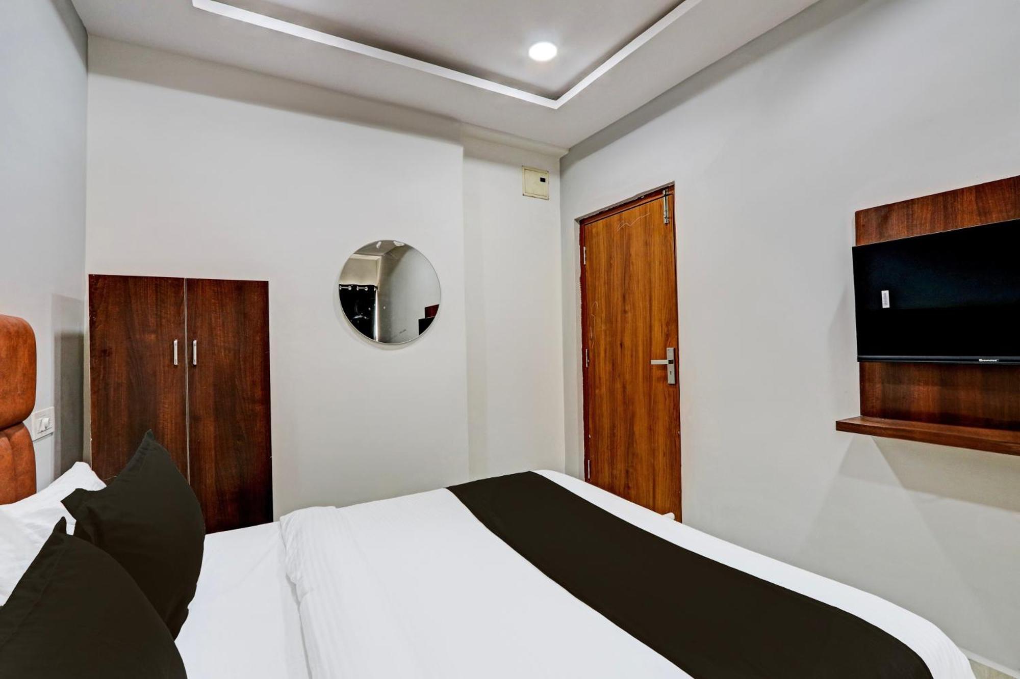 Super Hotel O Lavish Tranquil Hyderabad Eksteriør billede